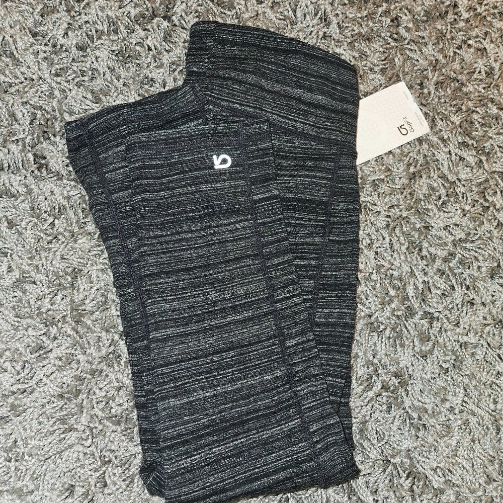 New GAP FIT gfast Capri Pants leggings Size XS Gray 4-Way Stretch Wicking